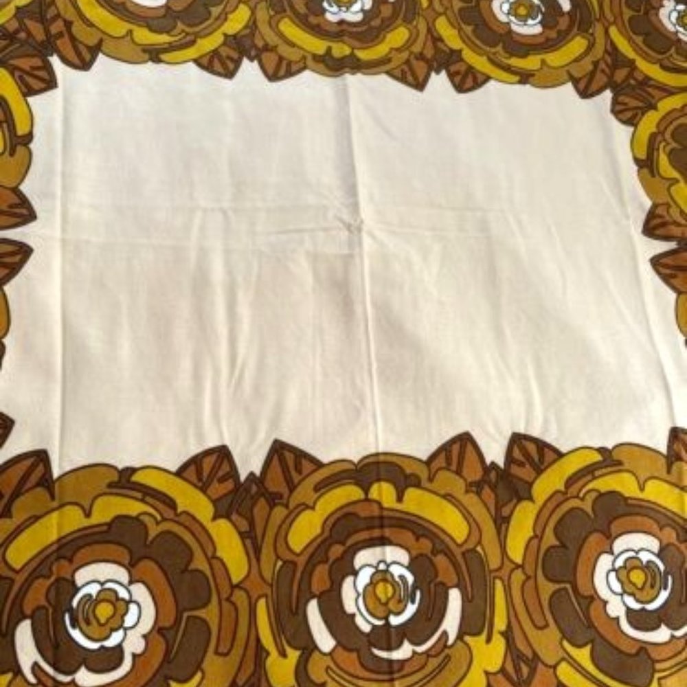 Vintage Retro Shades of Brown’s, Yellow, White Color Table Cloth #14